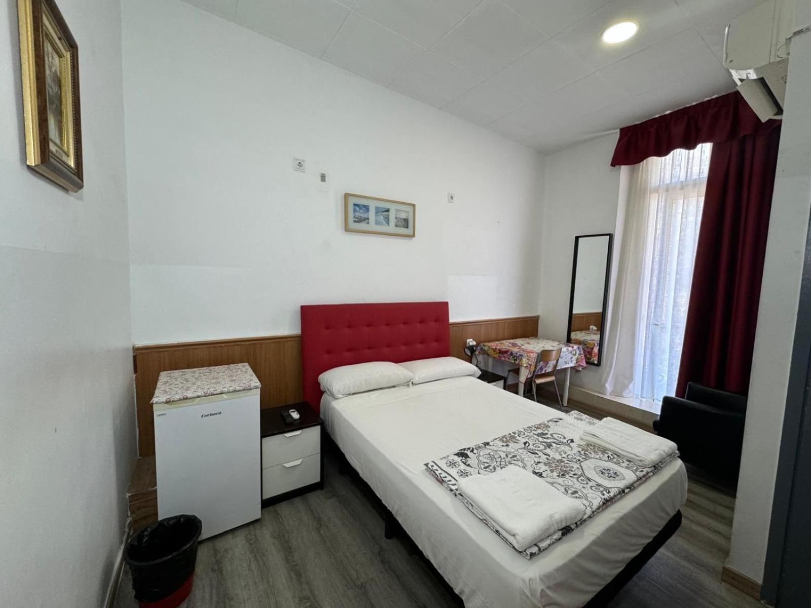 Hostal Mont Thabor Barcelona Exterior foto