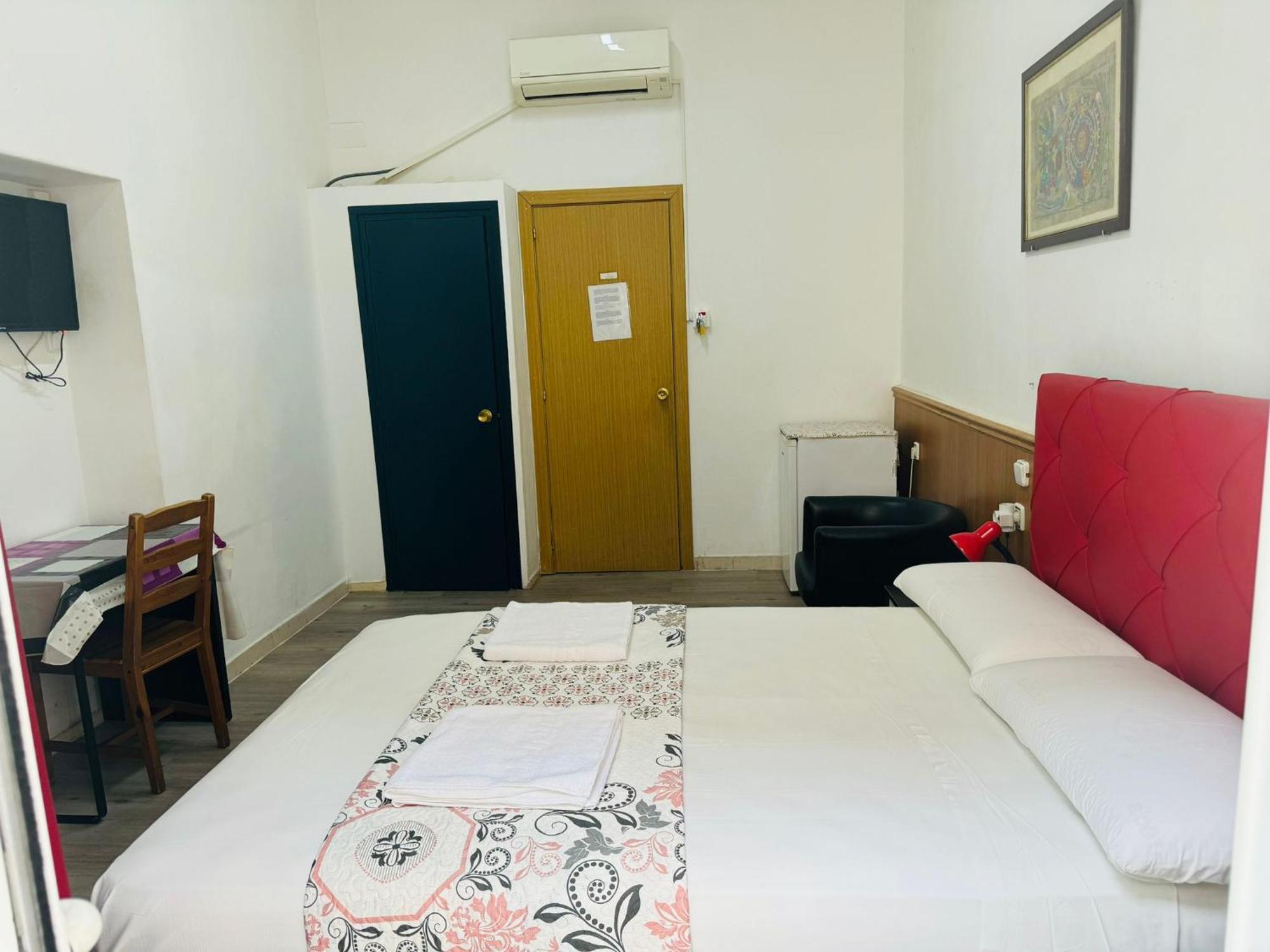 Hostal Mont Thabor Barcelona Exterior foto