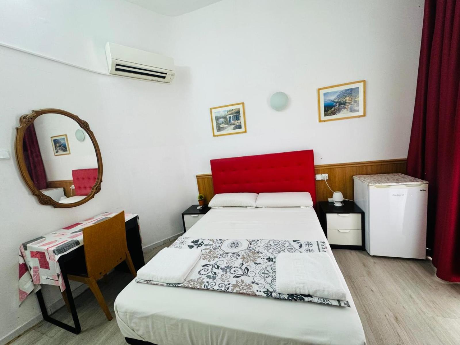 Hostal Mont Thabor Barcelona Exterior foto