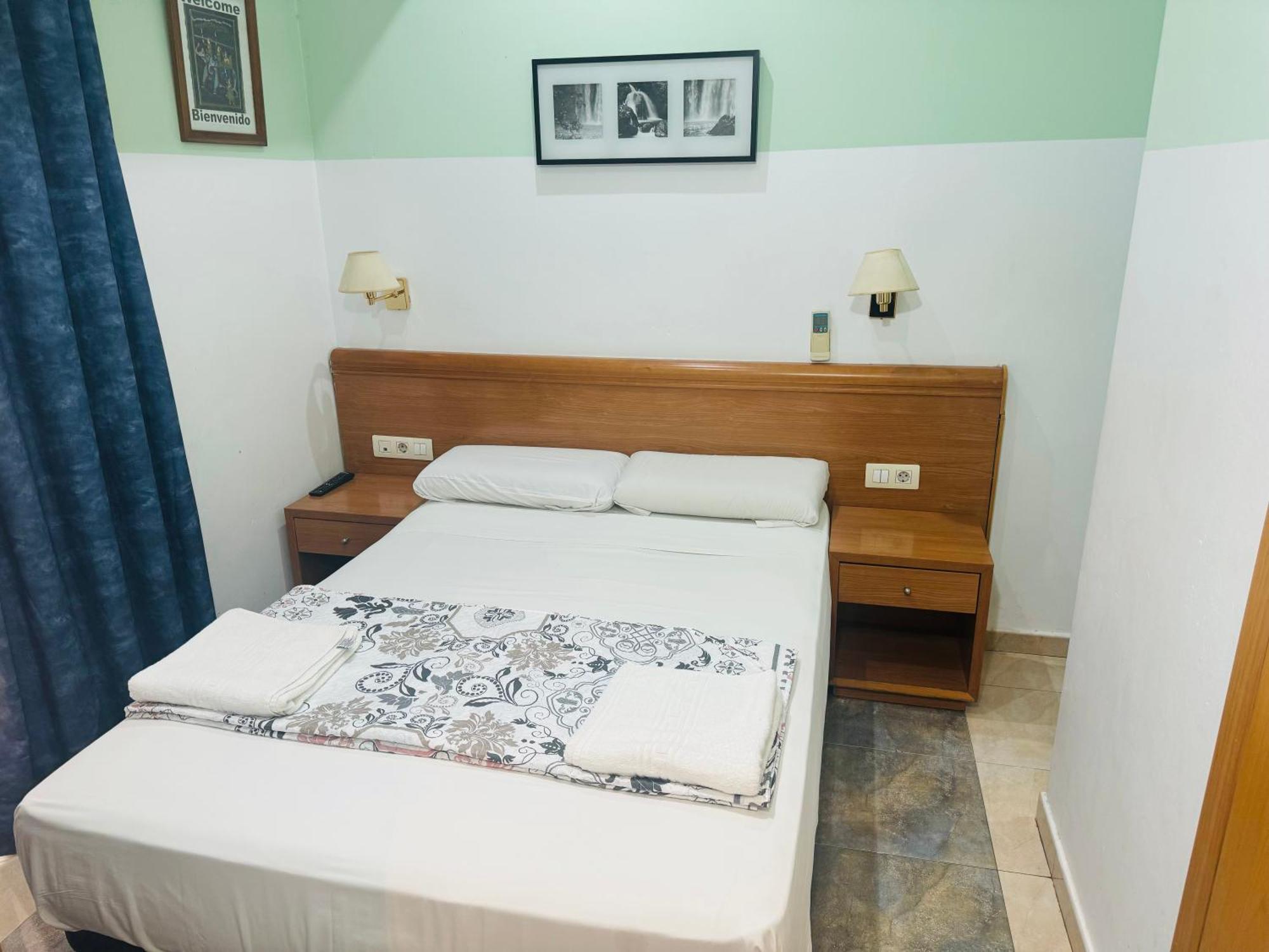 Hostal Mont Thabor Barcelona Exterior foto