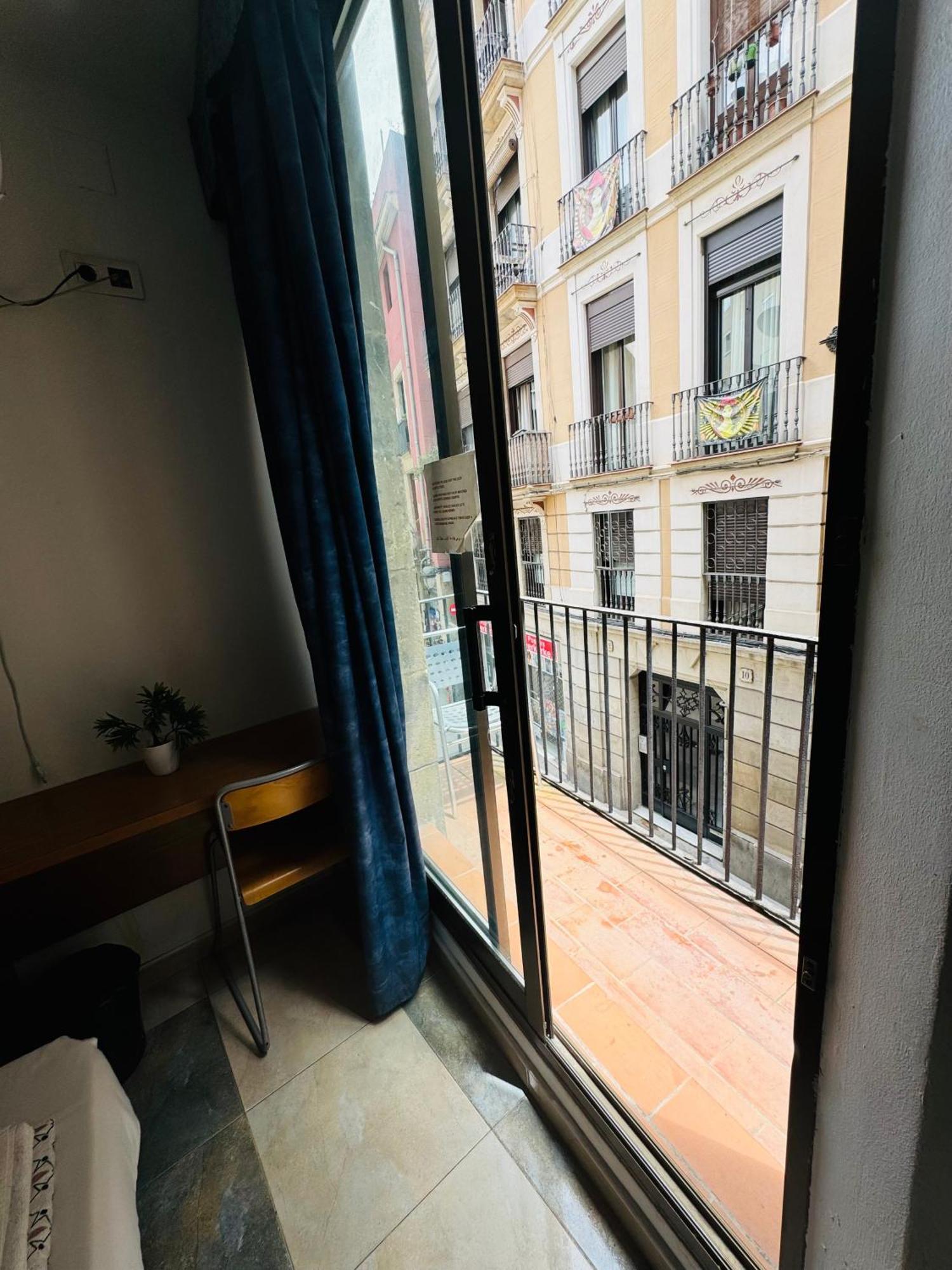 Hostal Mont Thabor Barcelona Exterior foto
