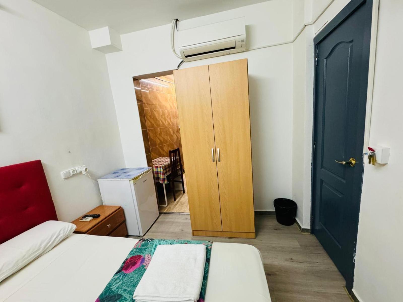 Hostal Mont Thabor Barcelona Exterior foto