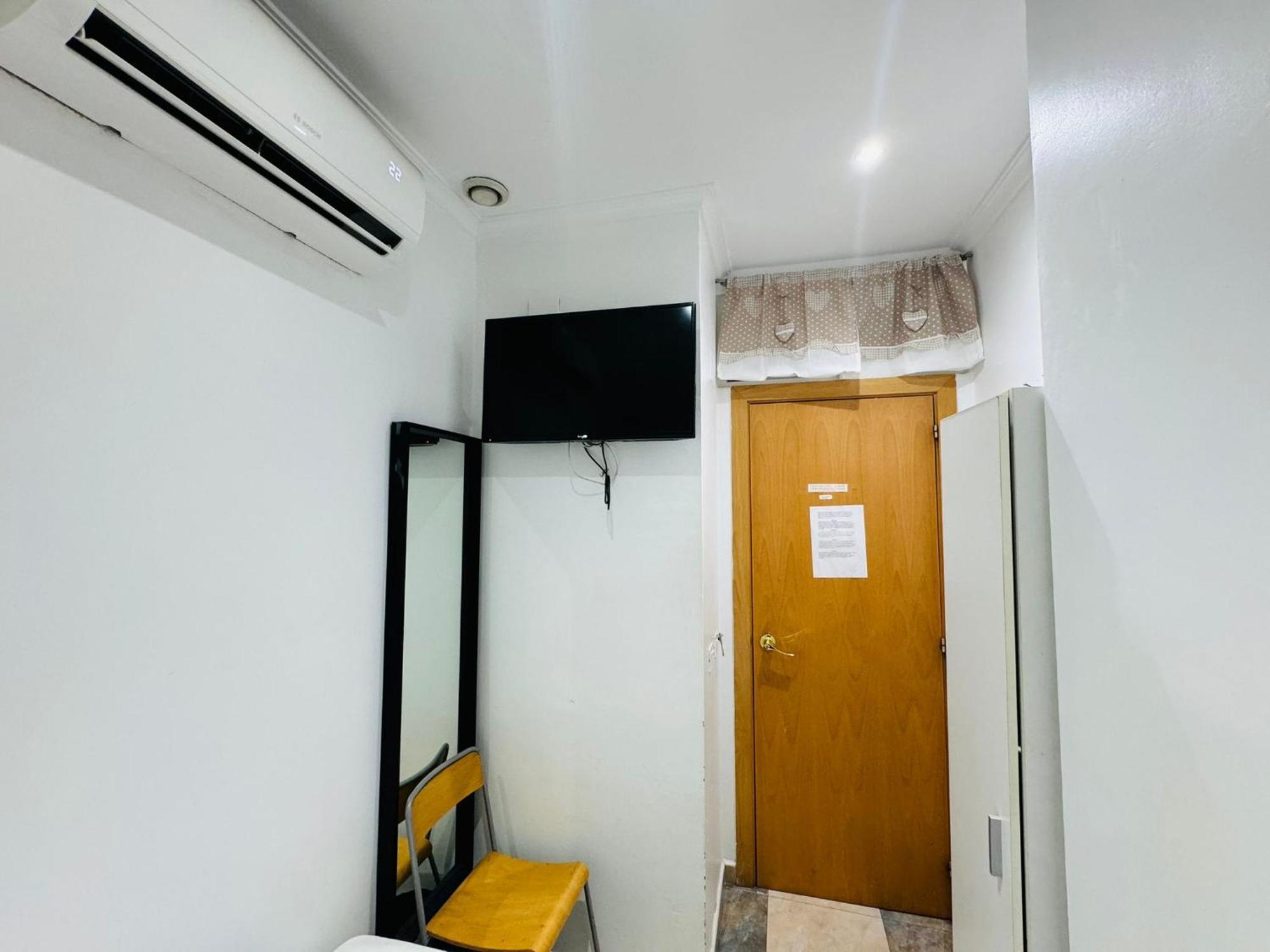 Hostal Mont Thabor Barcelona Exterior foto