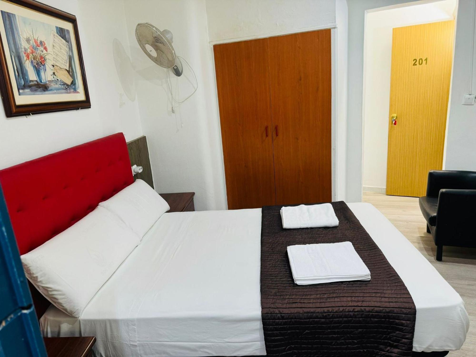 Hostal Mont Thabor Barcelona Exterior foto