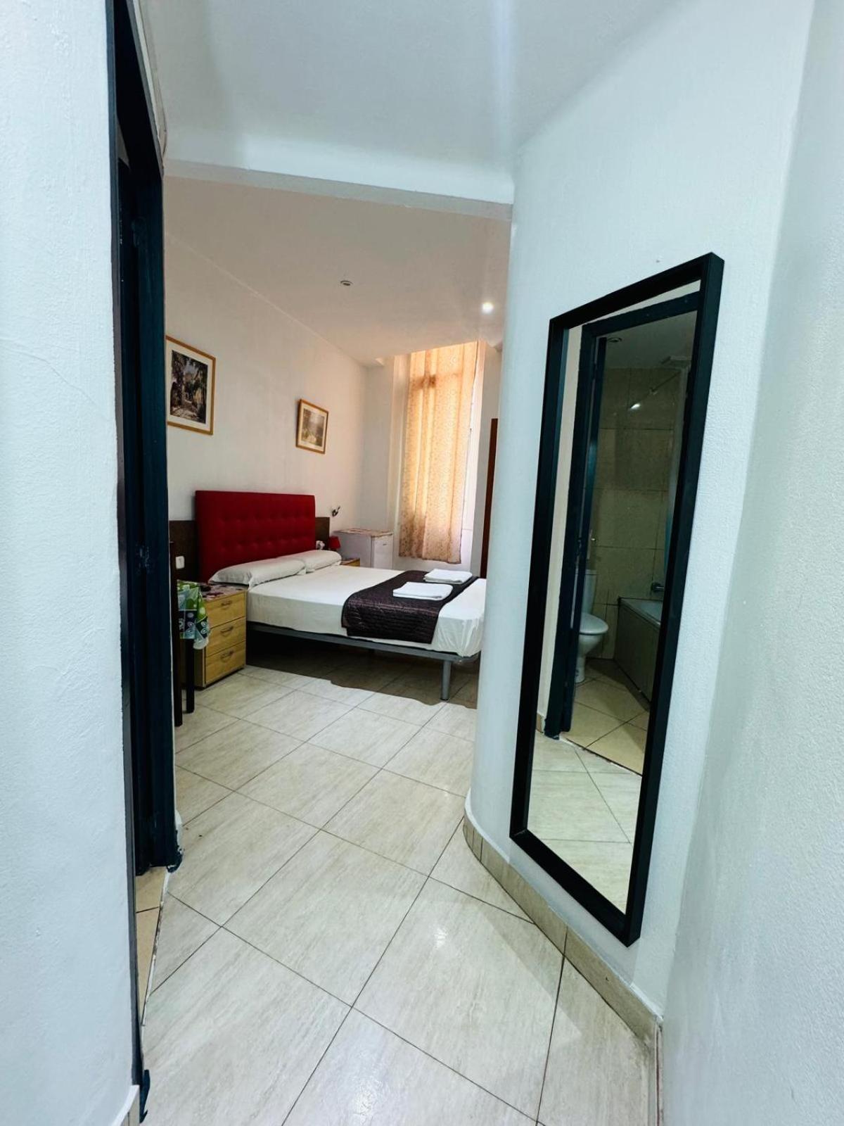 Hostal Mont Thabor Barcelona Exterior foto