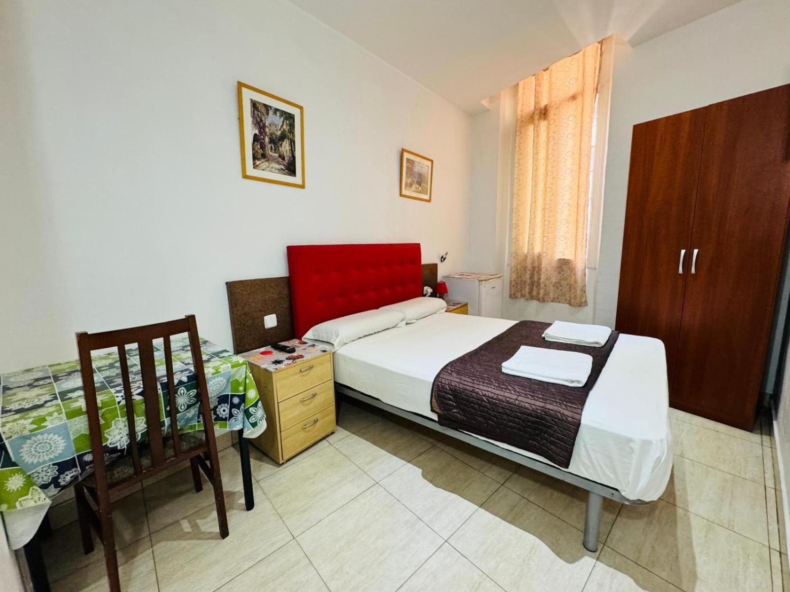 Hostal Mont Thabor Barcelona Exterior foto