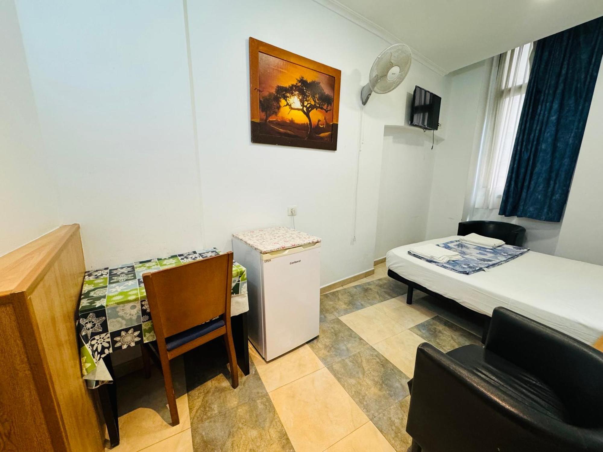 Hostal Mont Thabor Barcelona Exterior foto
