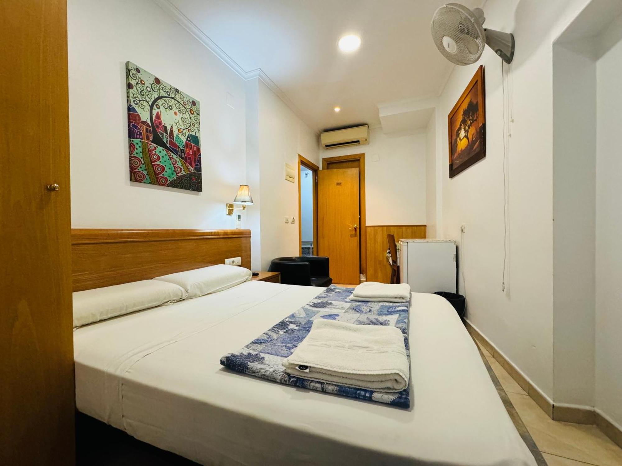 Hostal Mont Thabor Barcelona Exterior foto